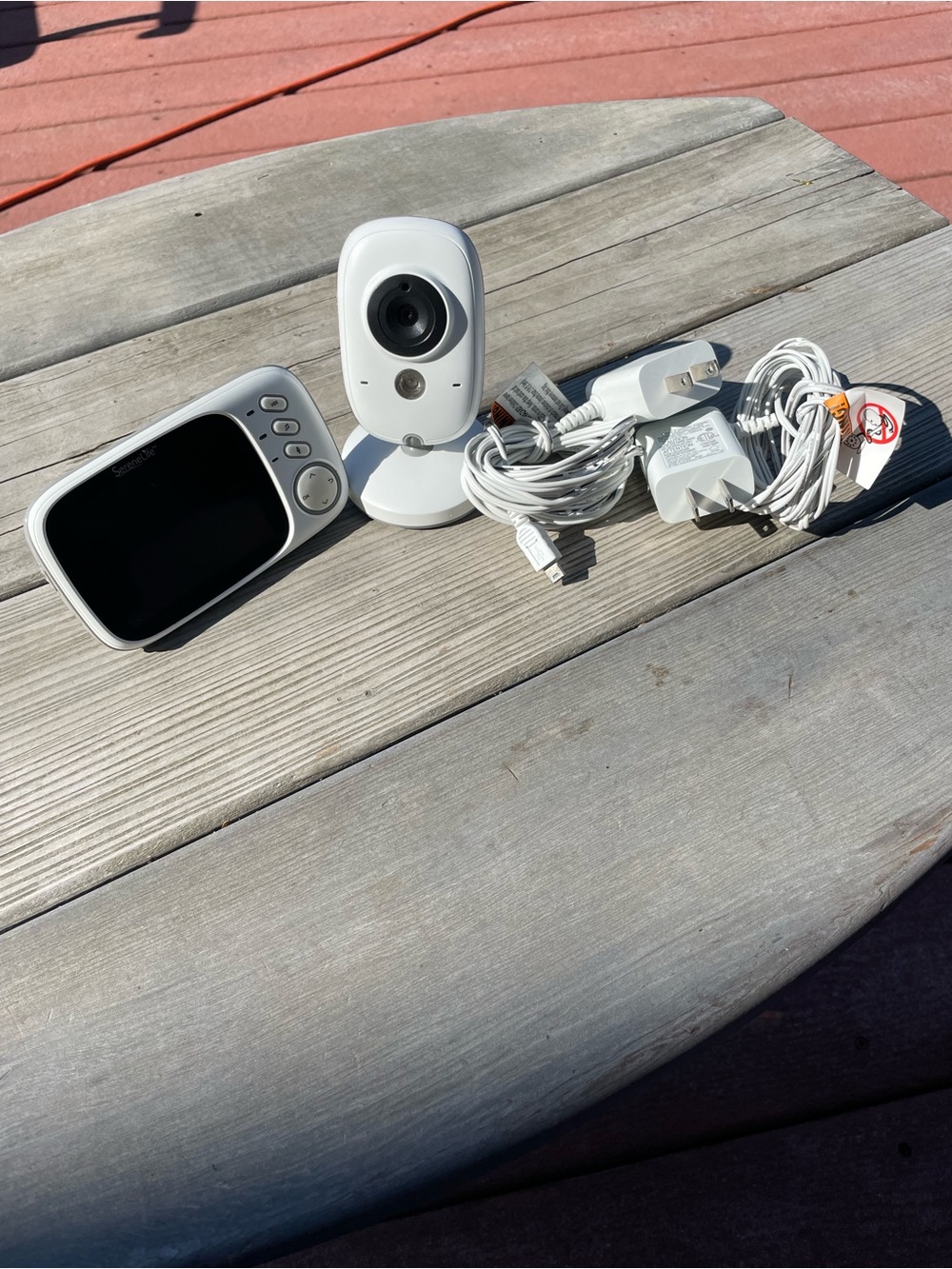 SereneLife Wireless Baby Monitor. Screen can also be wireless. NO WIFI NEEDED.
